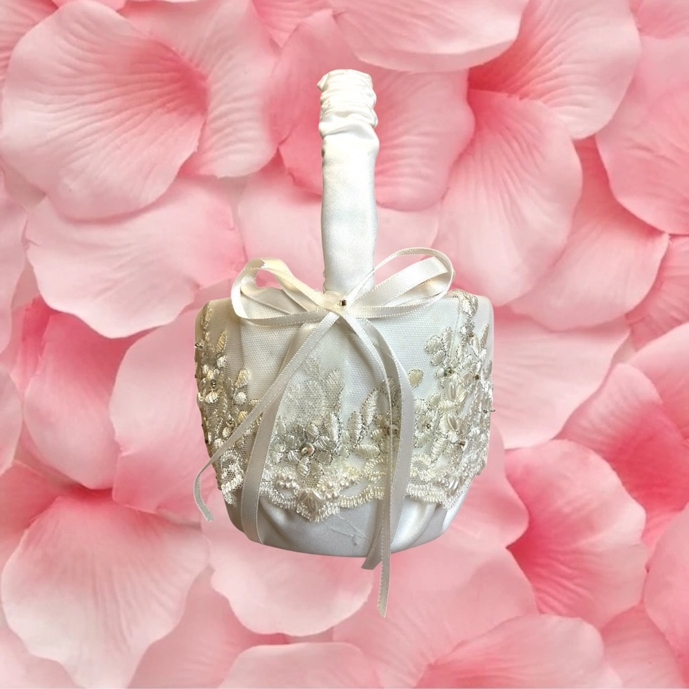 STUDIO HIS & HERS White Flower Girl Basket w/ Bow